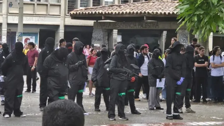 Encapuchados en la Universidad de Antioquia.